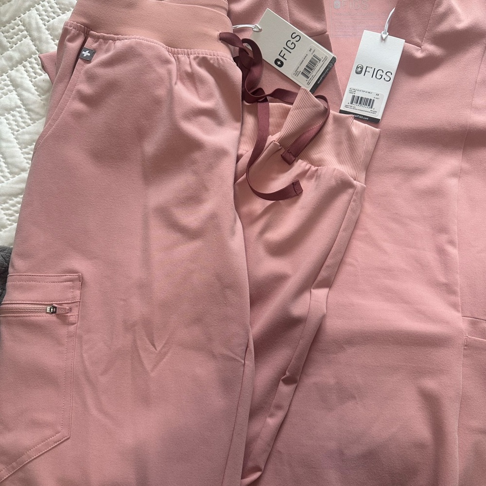 Figs Women's Scrub Set, Pink Sand - Picture 3 of 3